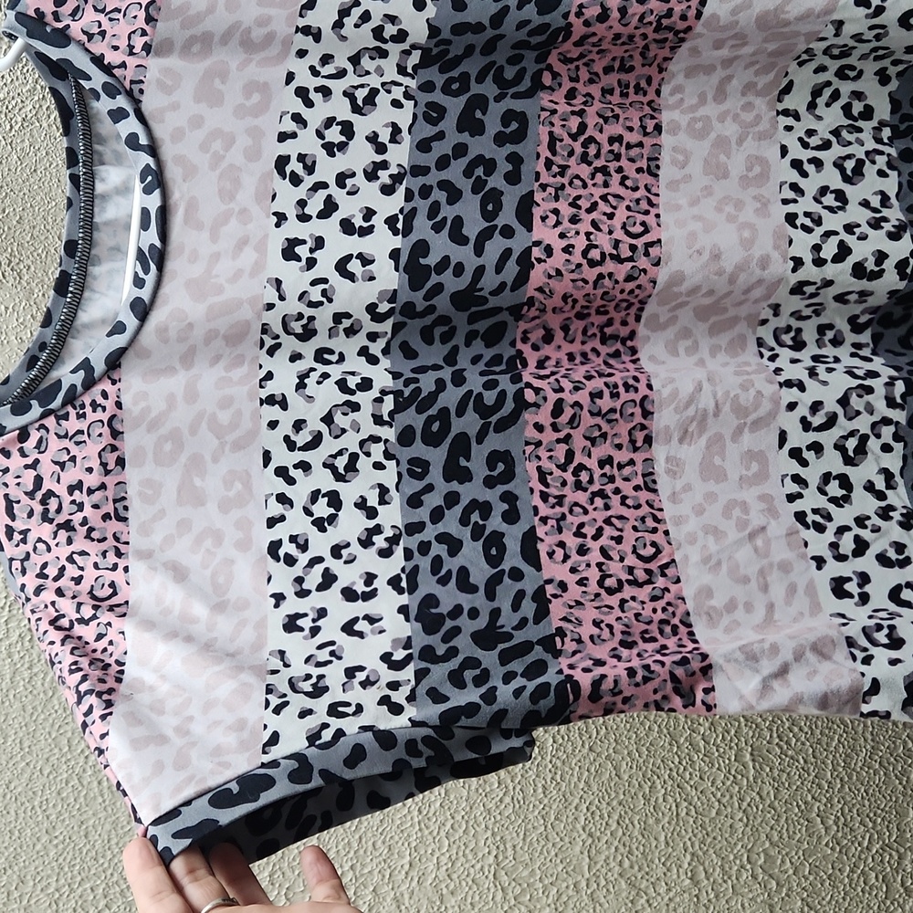 🔴 3 for $12 Shein Animal print top 1x - Picture 2 of 3